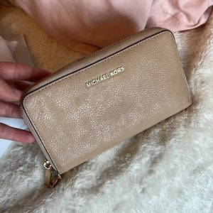 Michael kors wallet